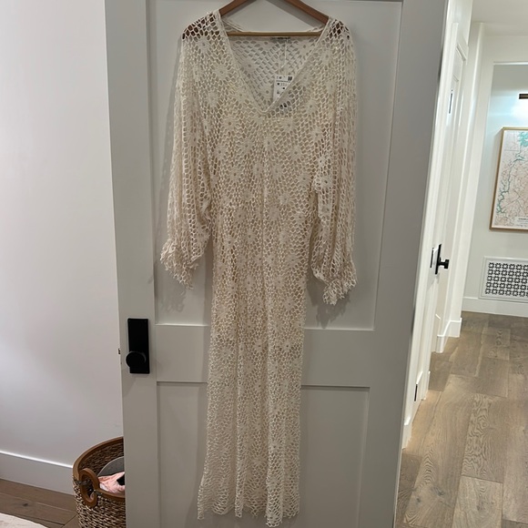 Zara Dresses & Skirts - Zara Cream Bishop Sleeve V-Neck Gown